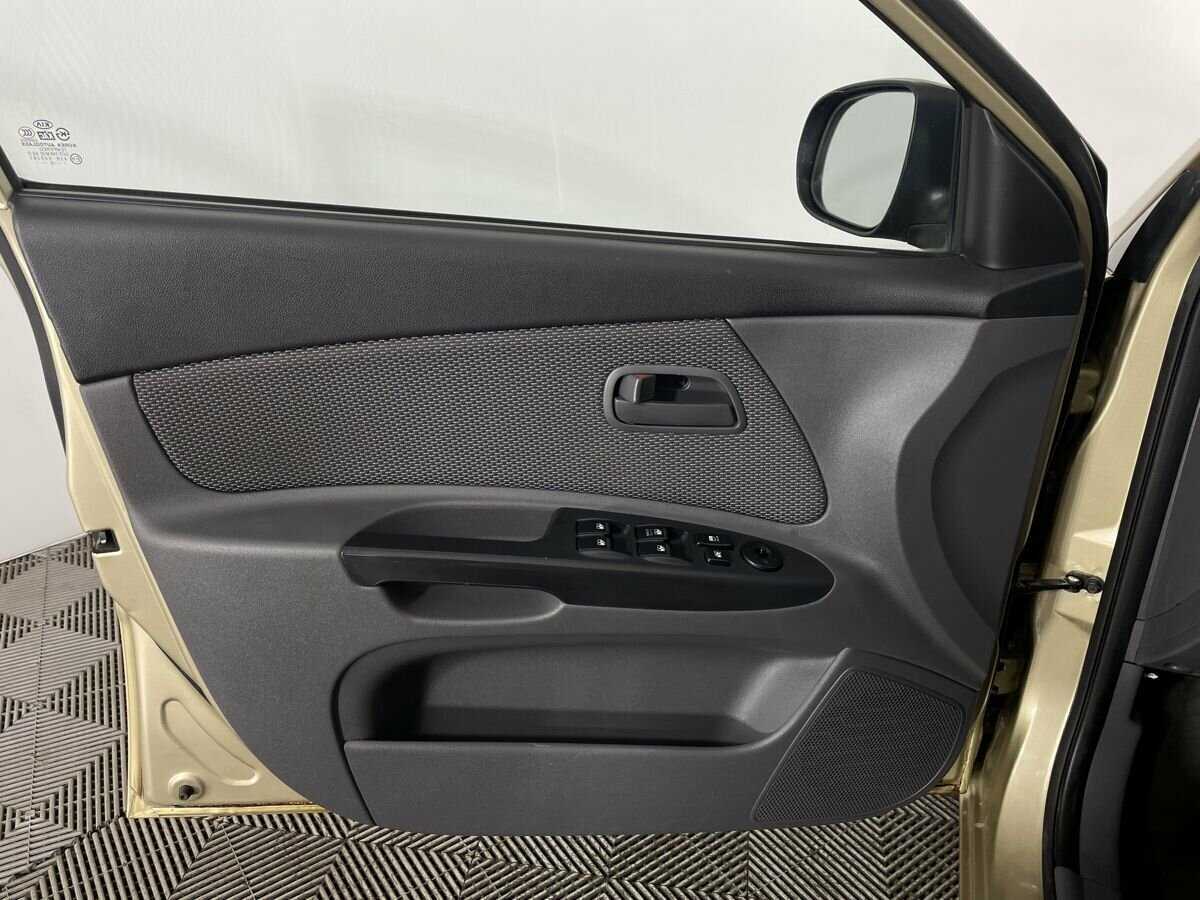 Купить Kia Rio с пробегом. Фото: #7
