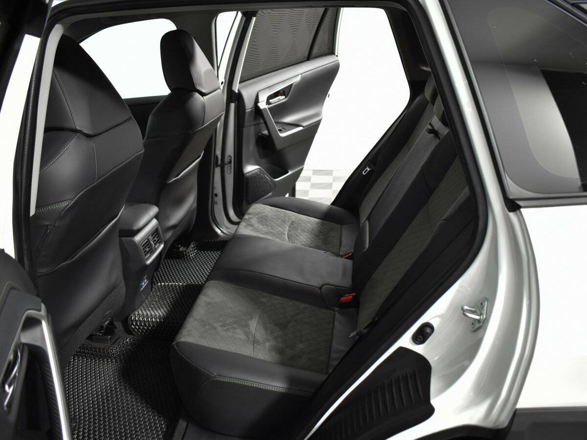 Купить Toyota RAV4 с пробегом. Фото: #10