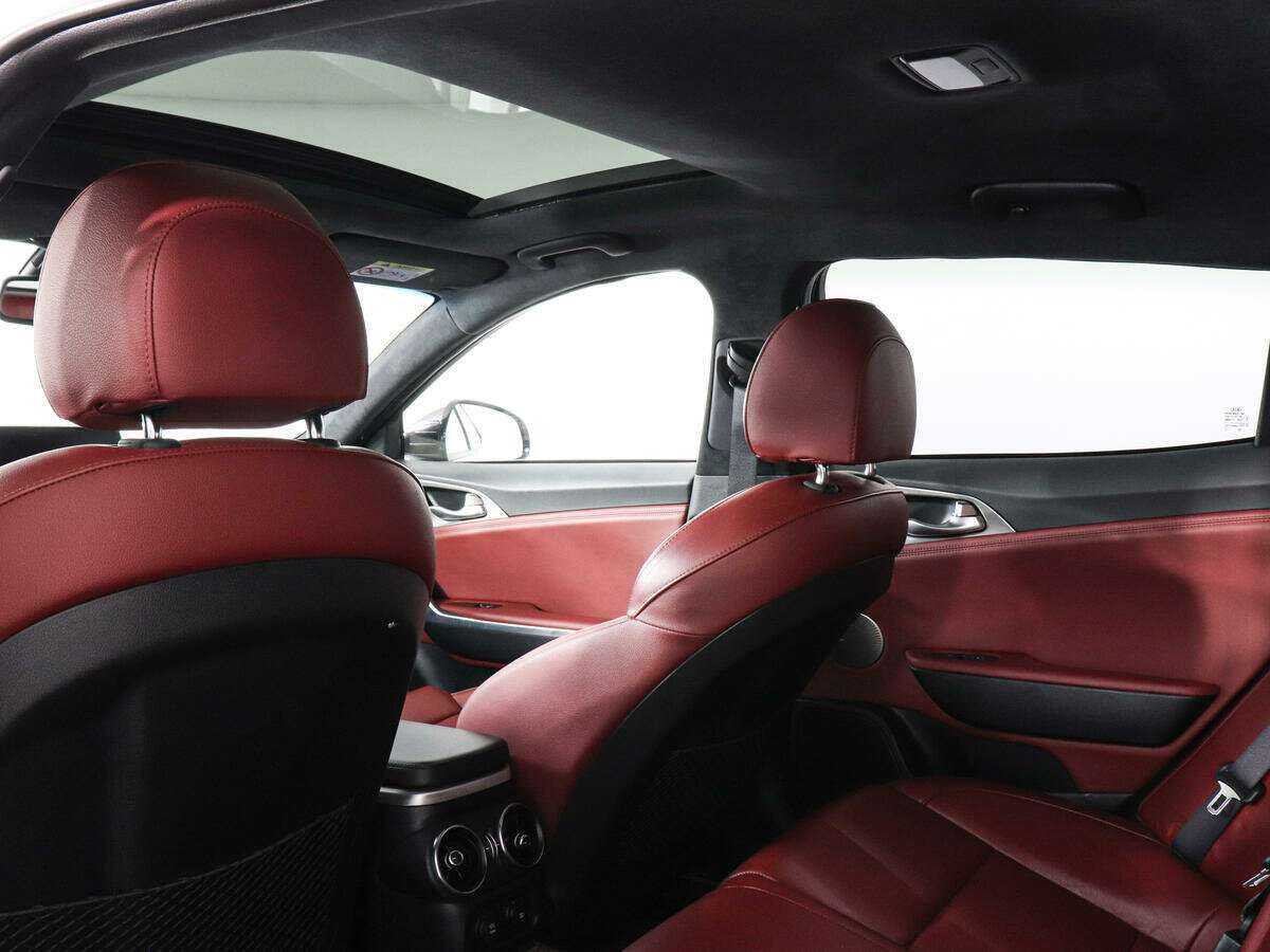 Купить Kia Stinger с пробегом. Фото: #11