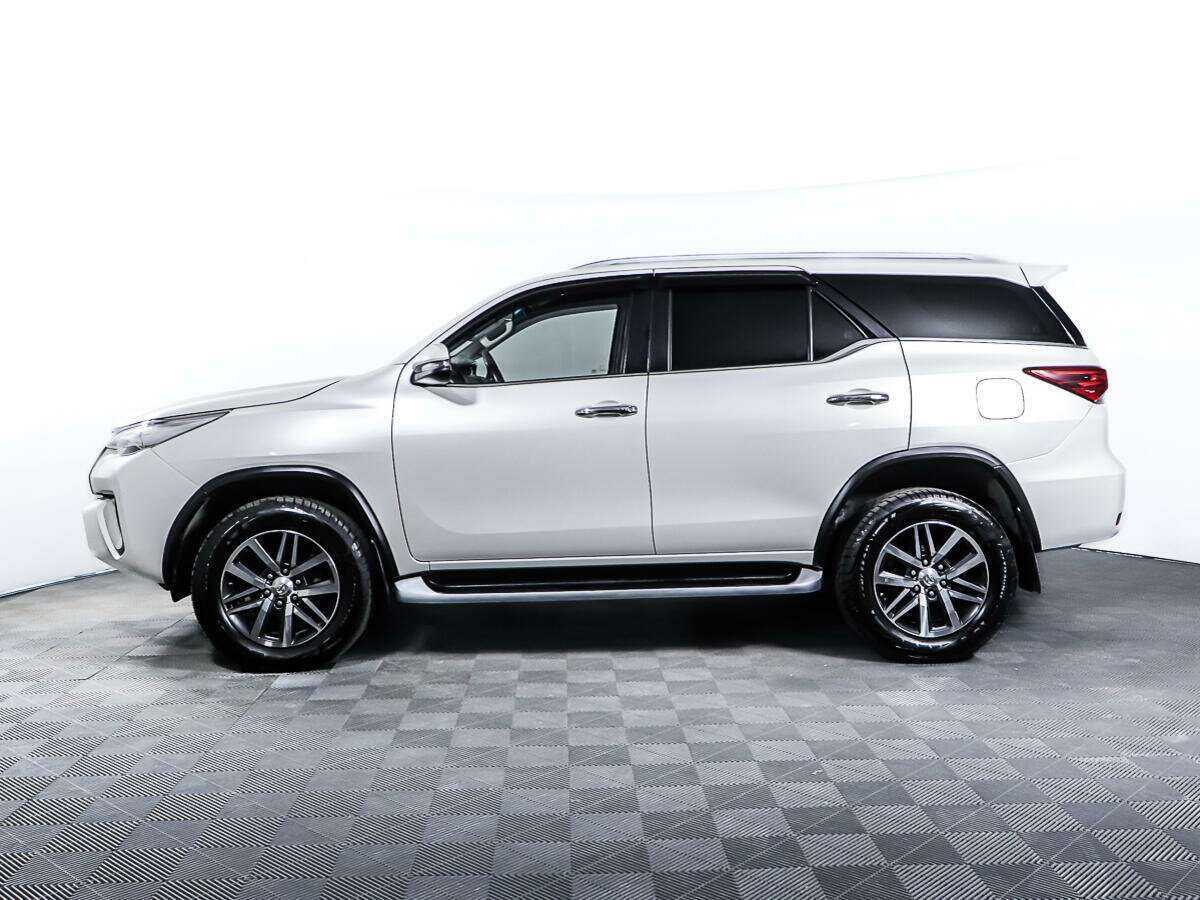 Купить Toyota Fortuner с пробегом. Фото: #7