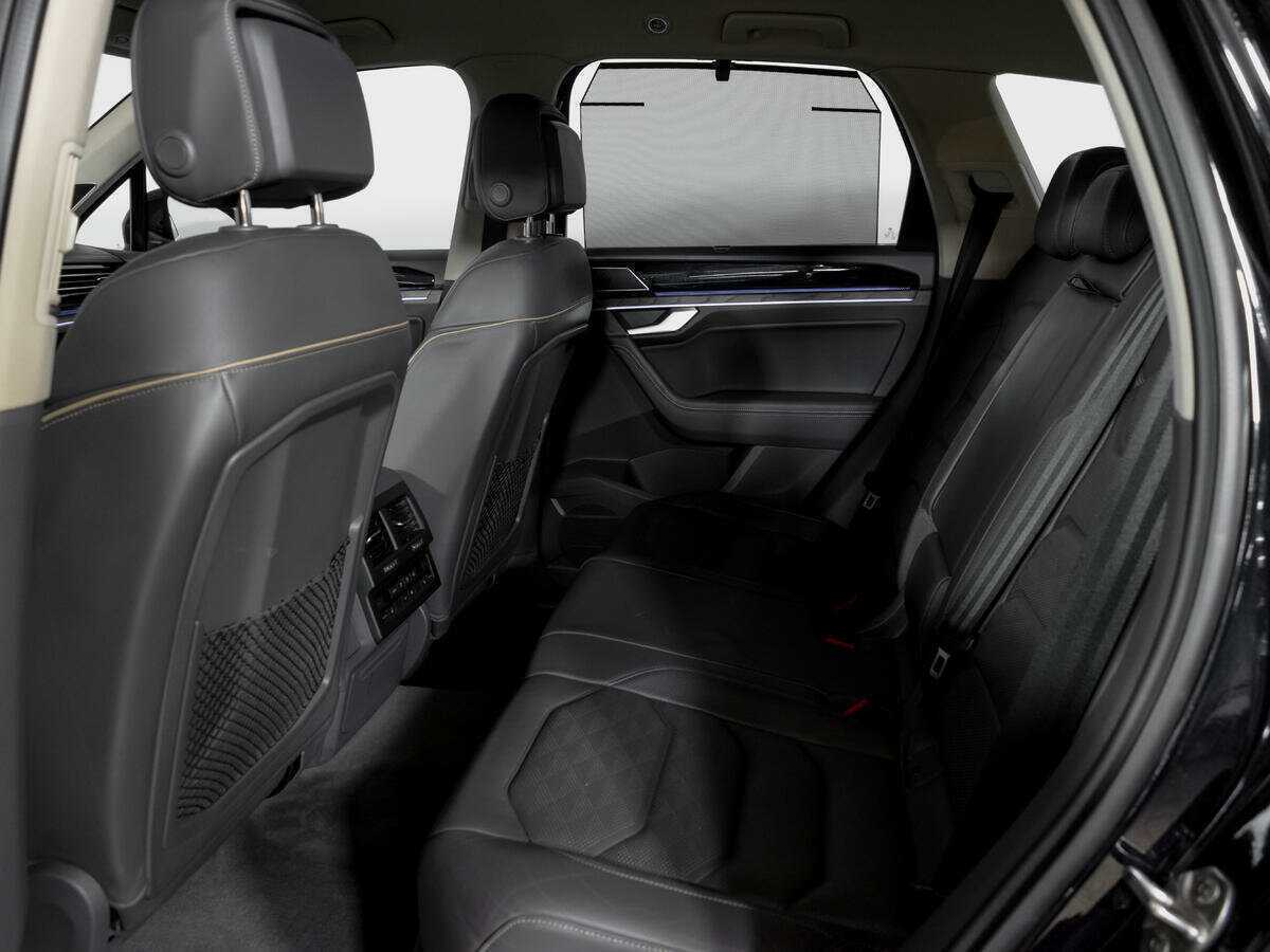 Купить Volkswagen Touareg с пробегом. Фото: #9