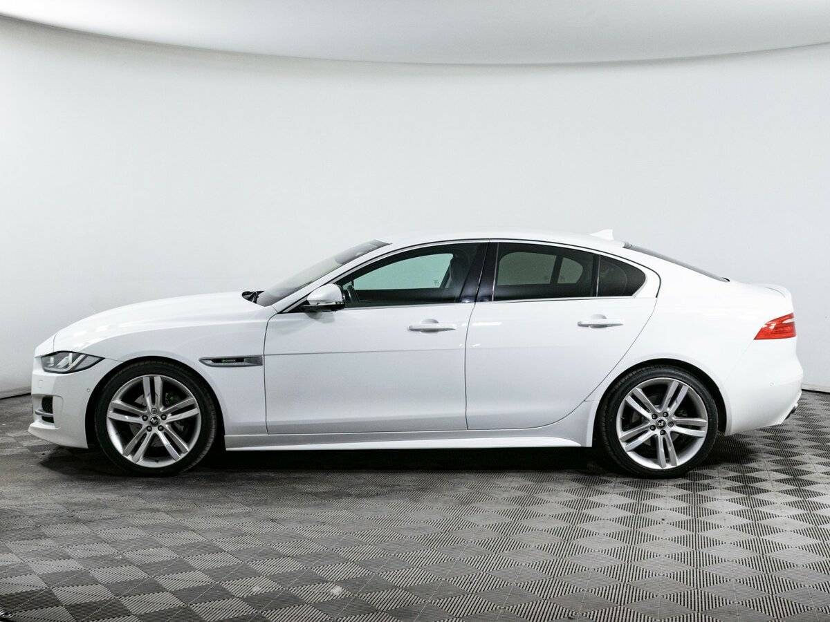 Купить Jaguar XE с пробегом. Фото: #7