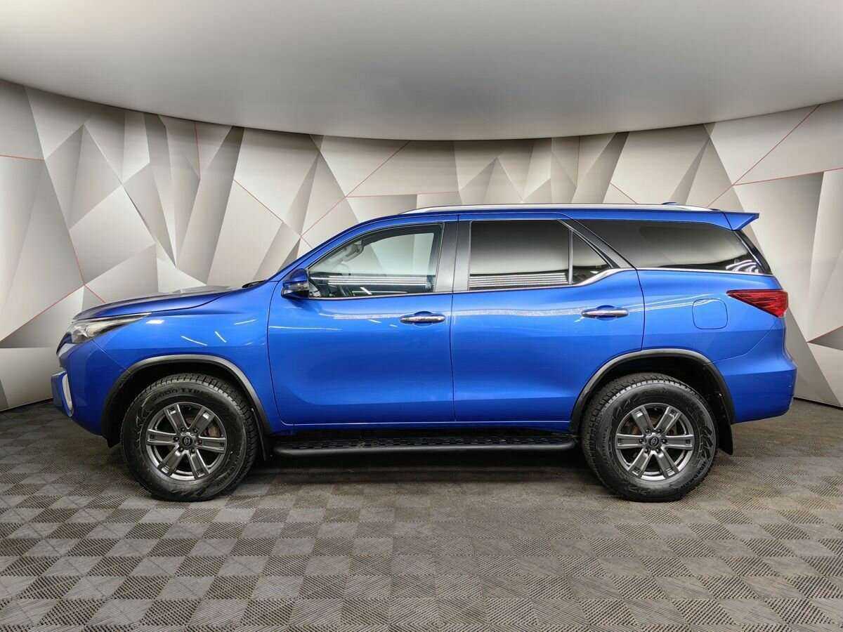 Купить Toyota Fortuner с пробегом. Фото: #4