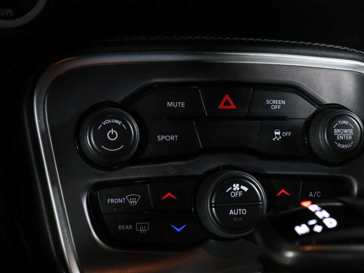Купить Dodge Challenger с пробегом. Фото: #16