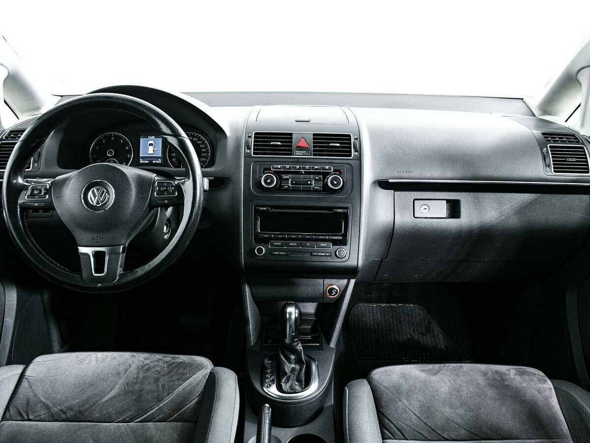Купить Volkswagen Touran с пробегом. Фото: #10