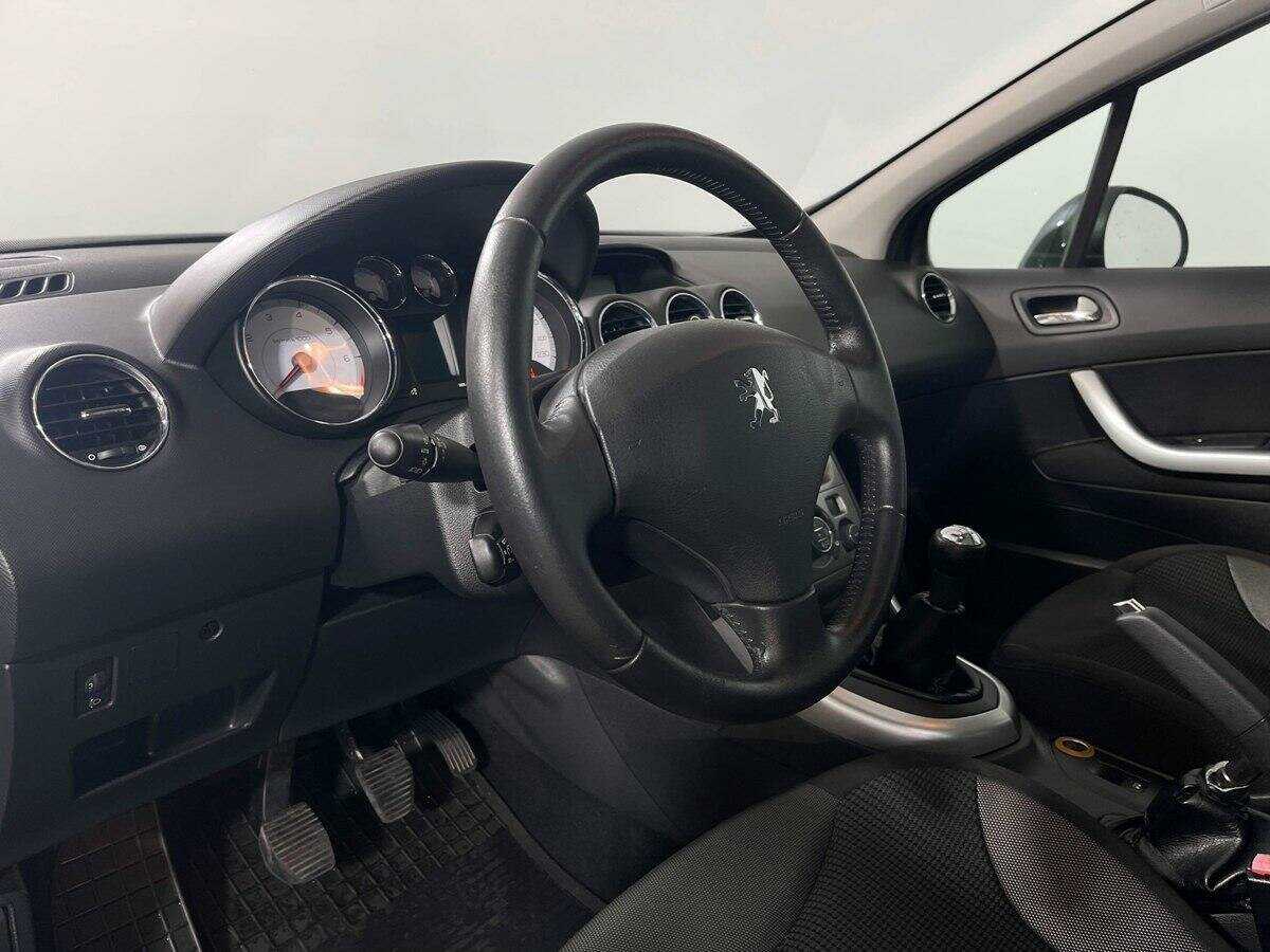 Купить Peugeot 308 с пробегом. Фото: #12