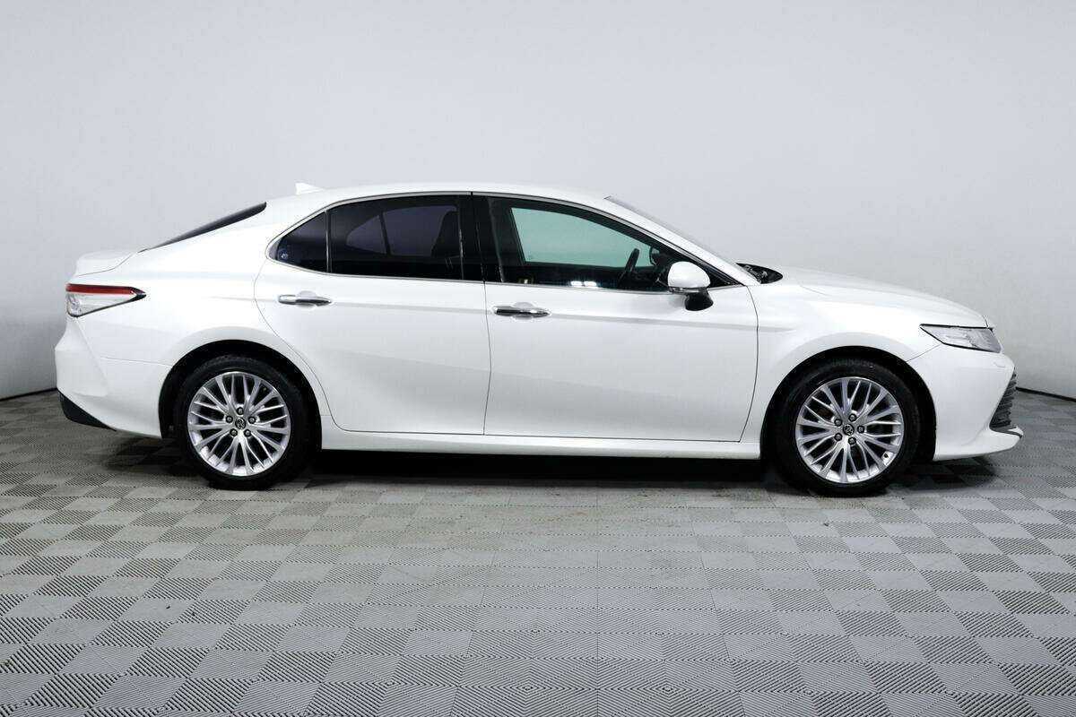 Купить Toyota Camry с пробегом. Фото: #3