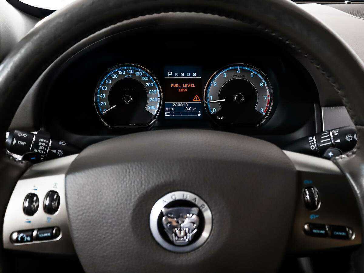 Купить Jaguar XF с пробегом. Фото: #17