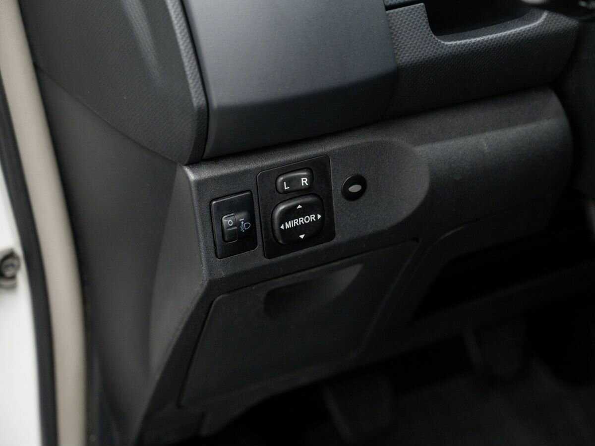 Купить Toyota Yaris с пробегом. Фото: #14