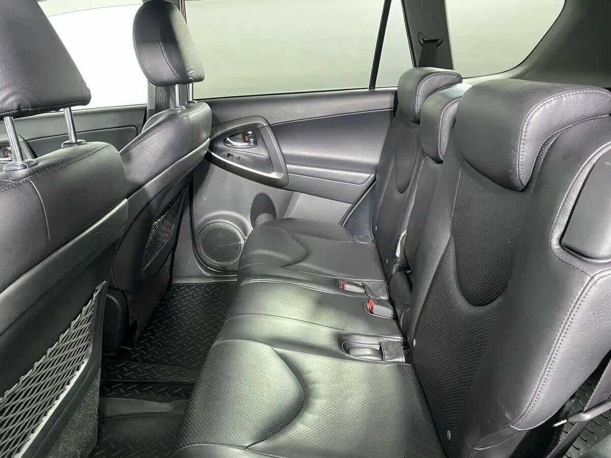 Купить Toyota RAV4 с пробегом. Фото: #8
