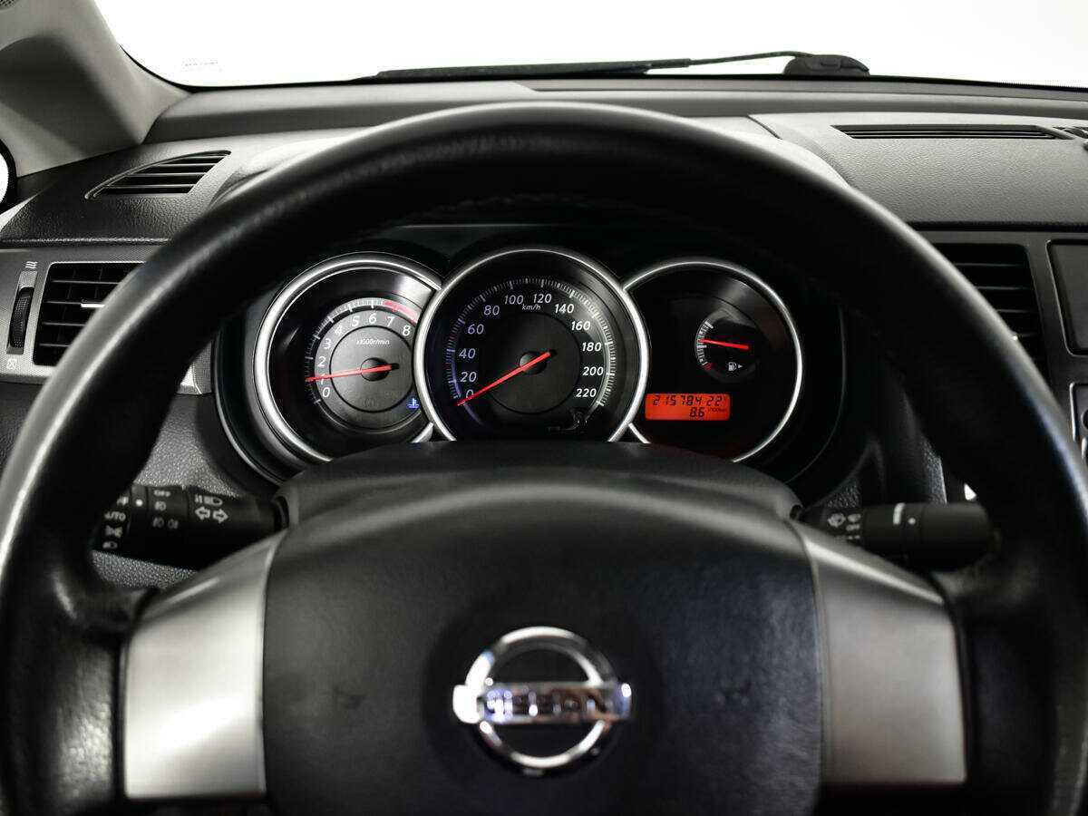 Купить Nissan Tiida с пробегом. Фото: #10