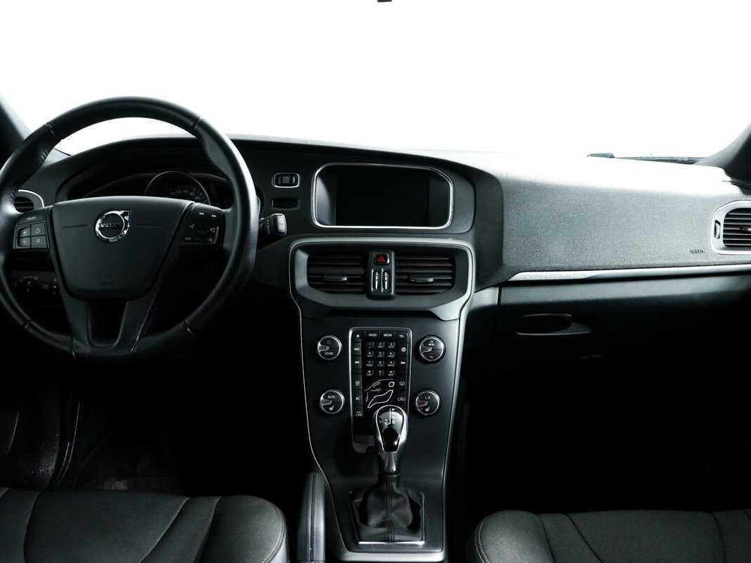 Купить Volvo V40 Cross Country с пробегом. Фото: #10