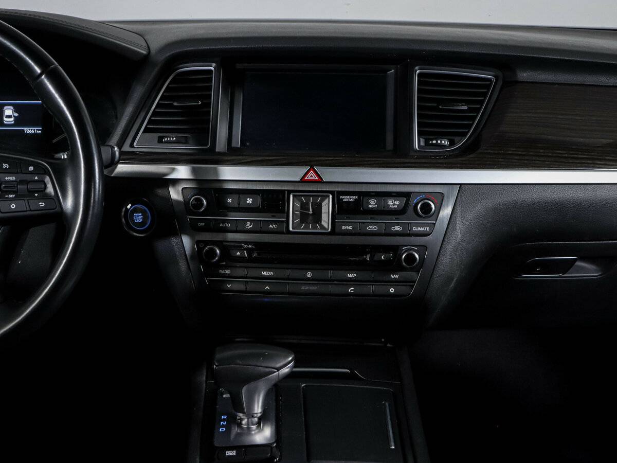 Купить Genesis G80 с пробегом. Фото: #10