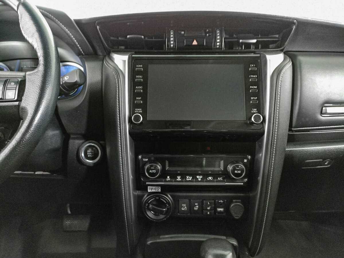 Купить Toyota Fortuner с пробегом. Фото: #10