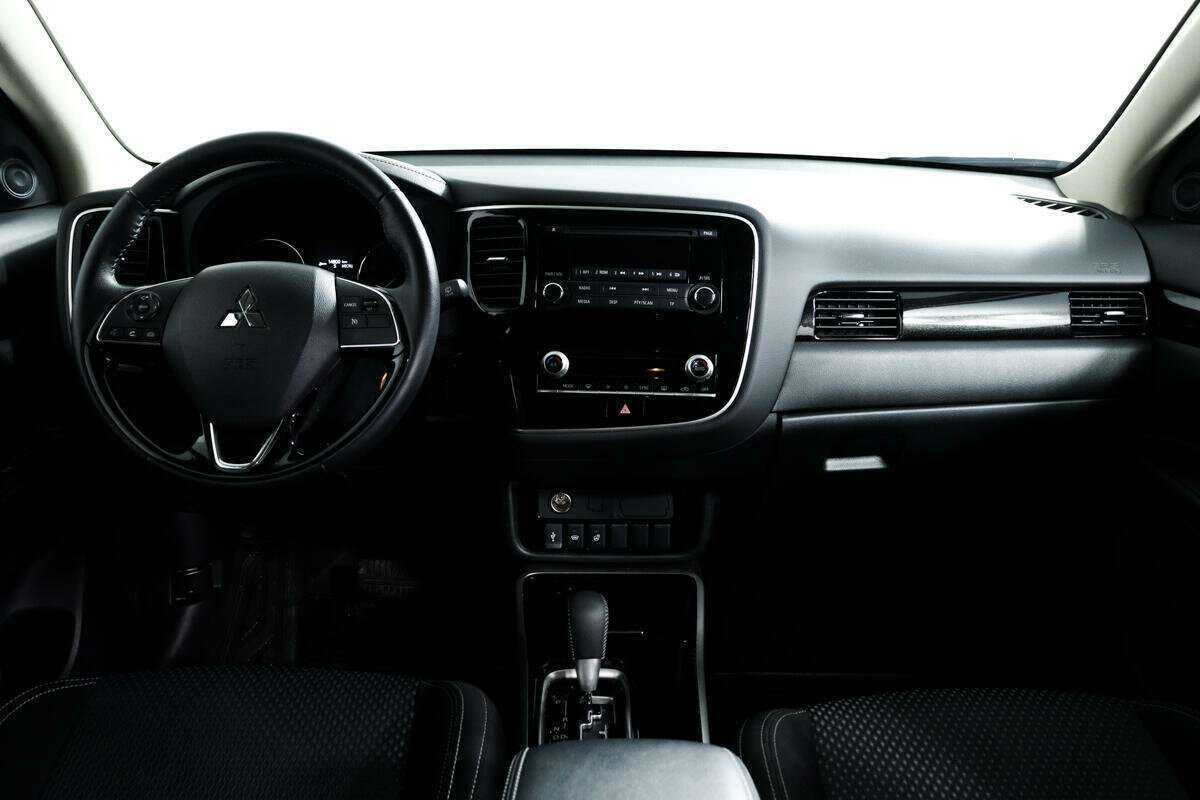 Купить Mitsubishi Outlander с пробегом. Фото: #10