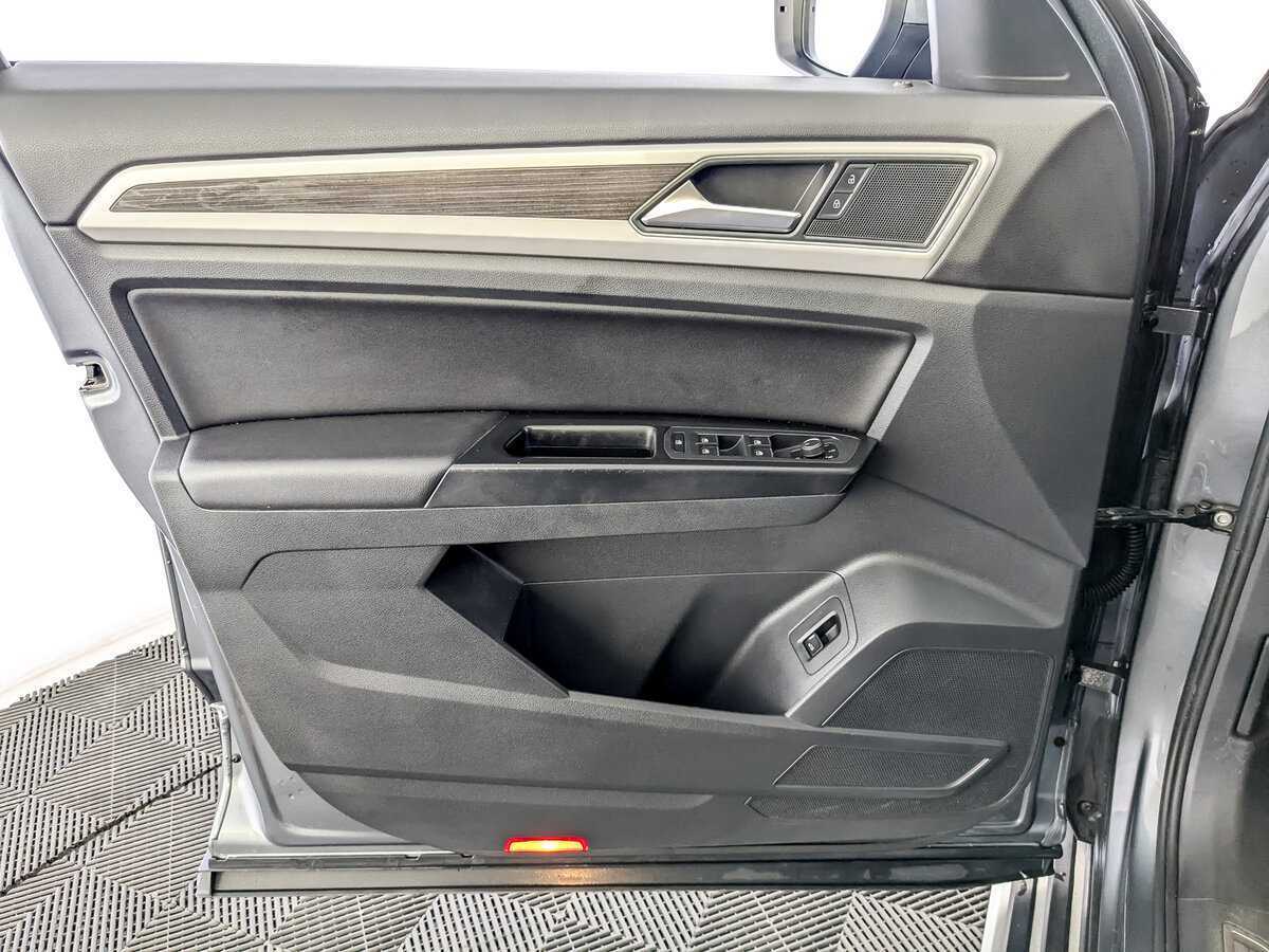 Купить Volkswagen Teramont с пробегом. Фото: #14