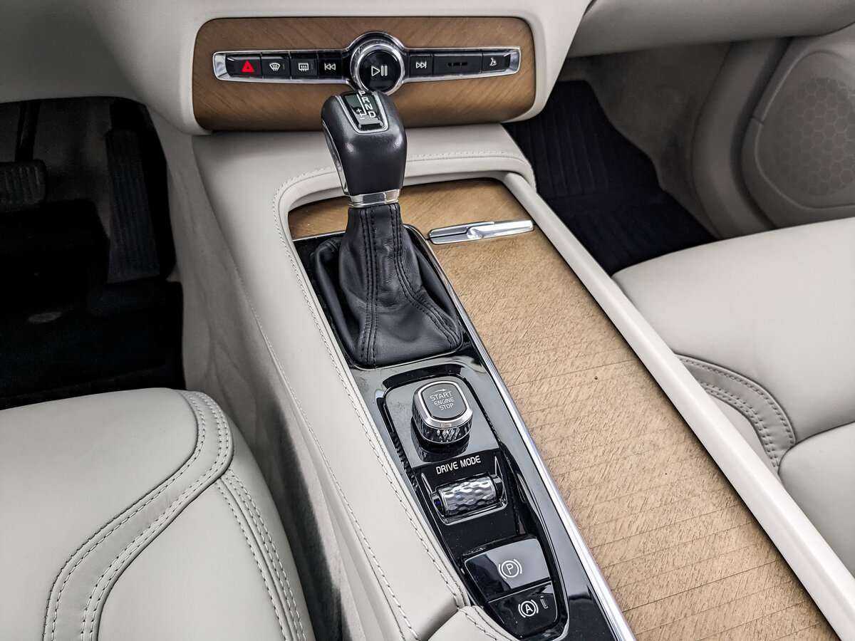 Купить Volvo XC90 с пробегом. Фото: #24