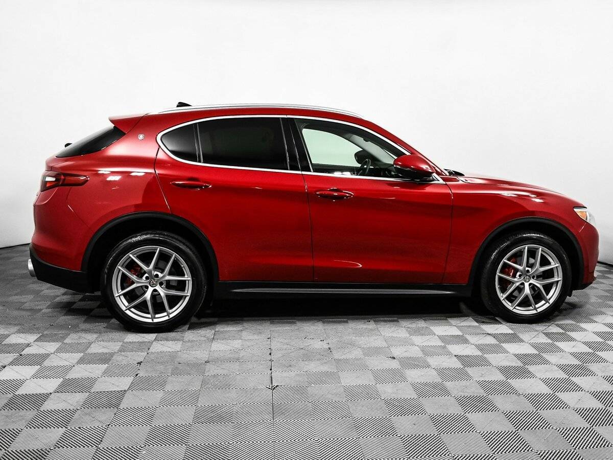 Купить Alfa Romeo Stelvio с пробегом. Фото: #3