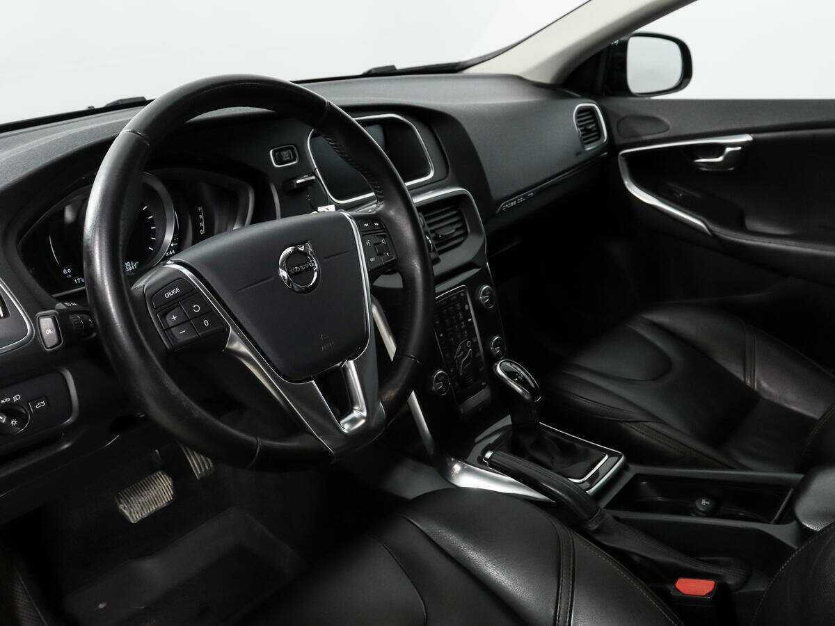 Купить Volvo V40 Cross Country с пробегом. Фото: #8