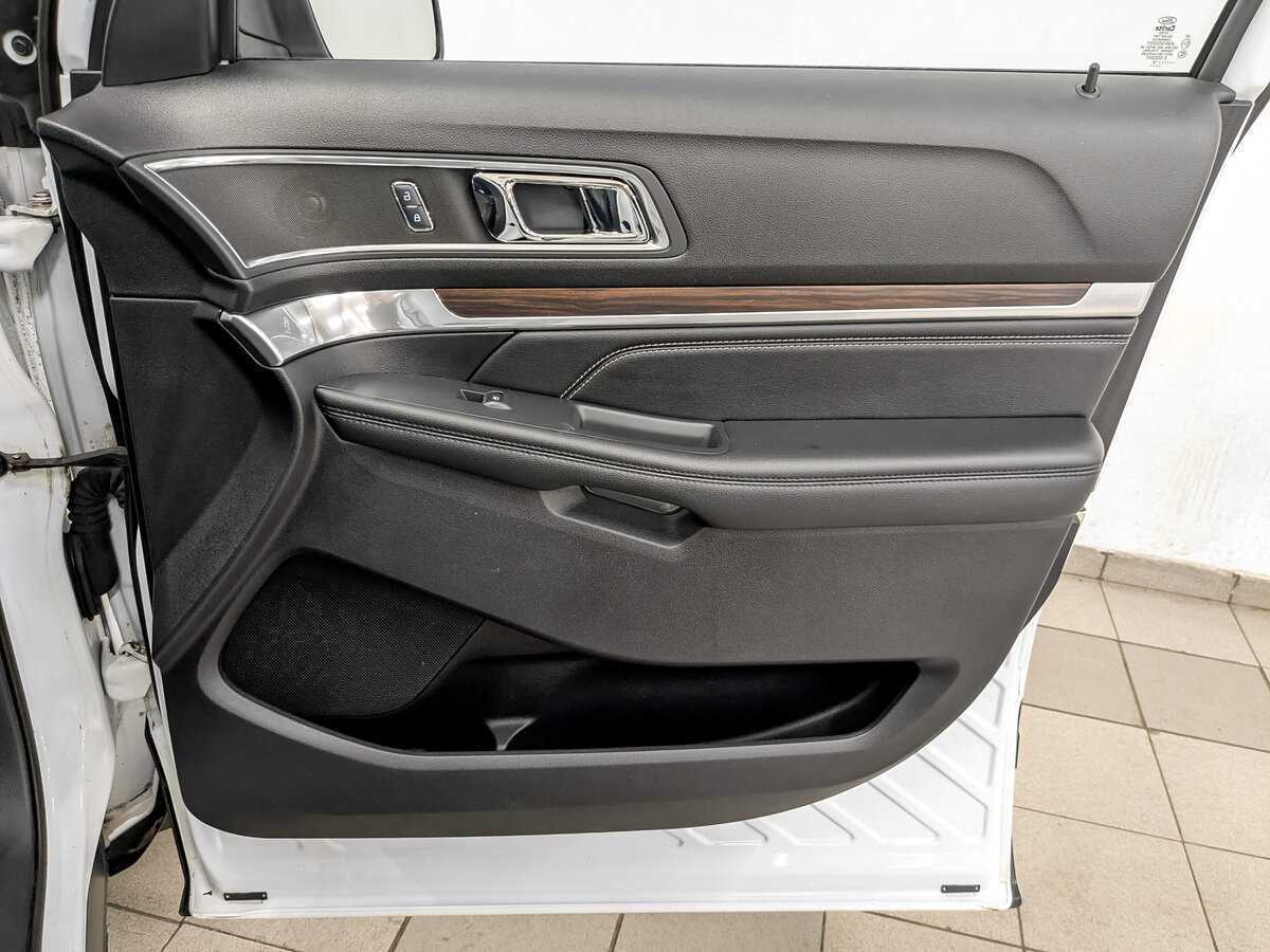 Купить Ford Explorer с пробегом. Фото: #23