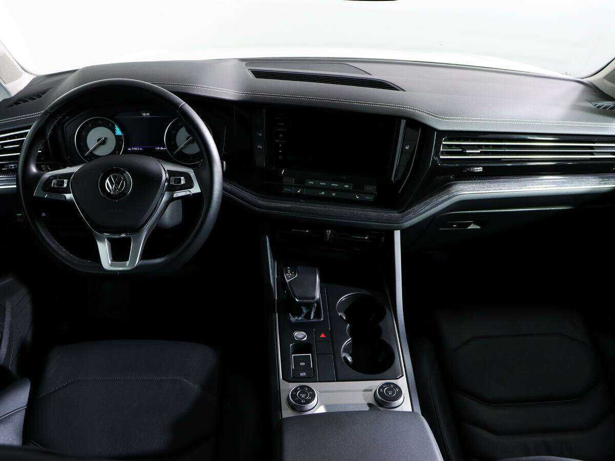 Купить Volkswagen Touareg с пробегом. Фото: #9