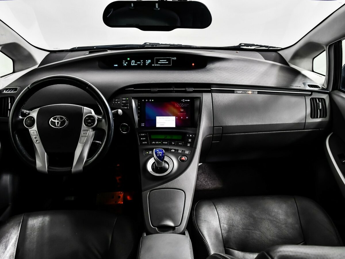 Купить Toyota Prius с пробегом. Фото: #10