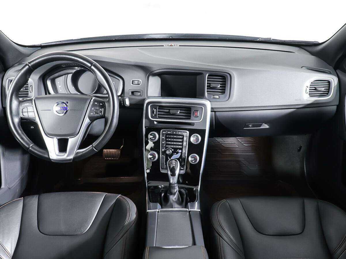 Купить Volvo V60 Cross Country с пробегом. Фото: #10
