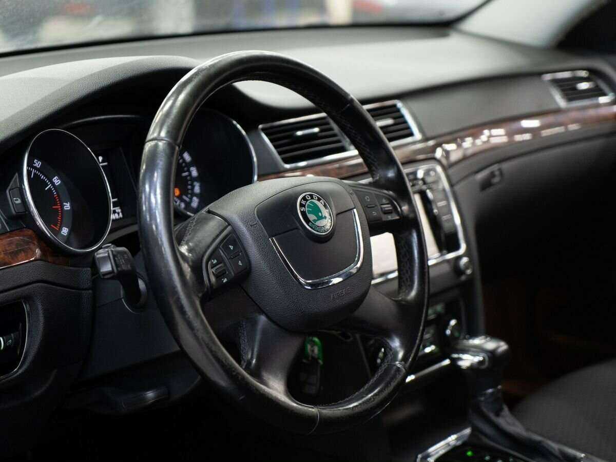 Купить Skoda Superb с пробегом. Фото: #4