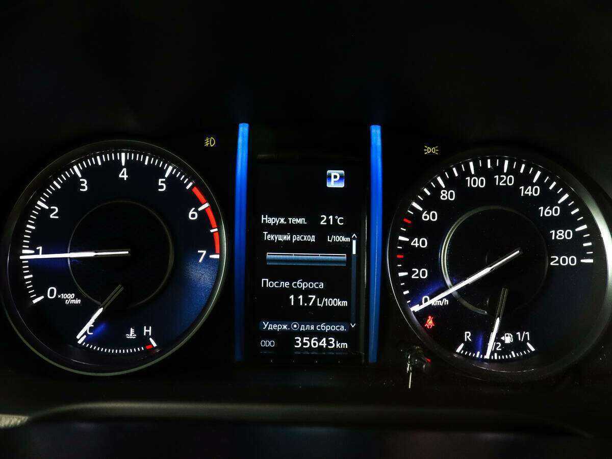 Купить Toyota Fortuner с пробегом. Фото: #8