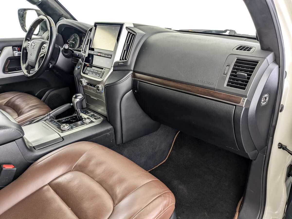 Купить Toyota Land Cruiser с пробегом. Фото: #8