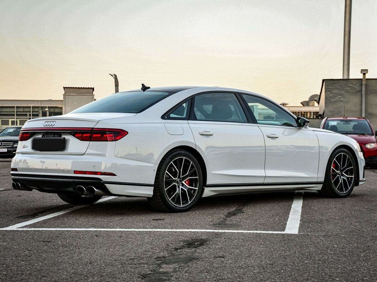 Купить Audi S8 с пробегом. Фото: #3