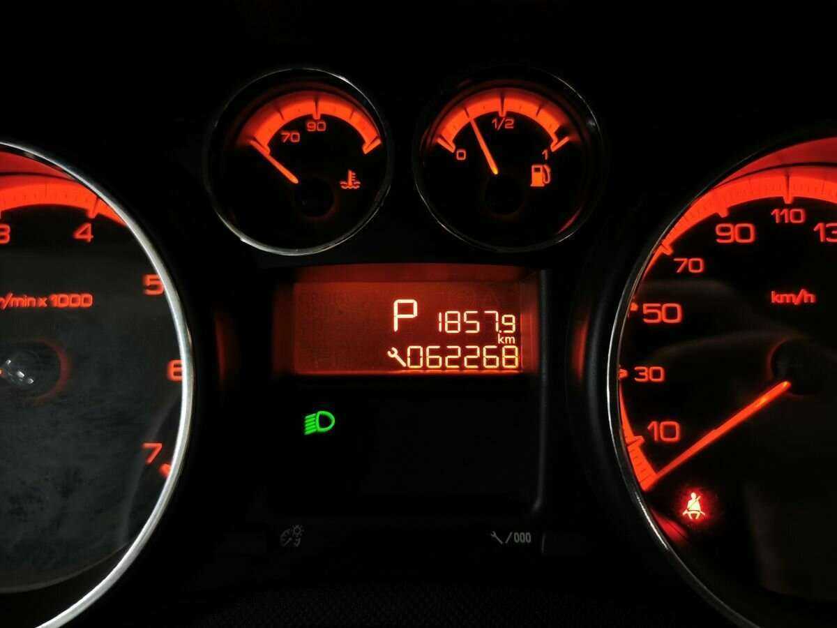 Купить Peugeot 308 с пробегом. Фото: #13
