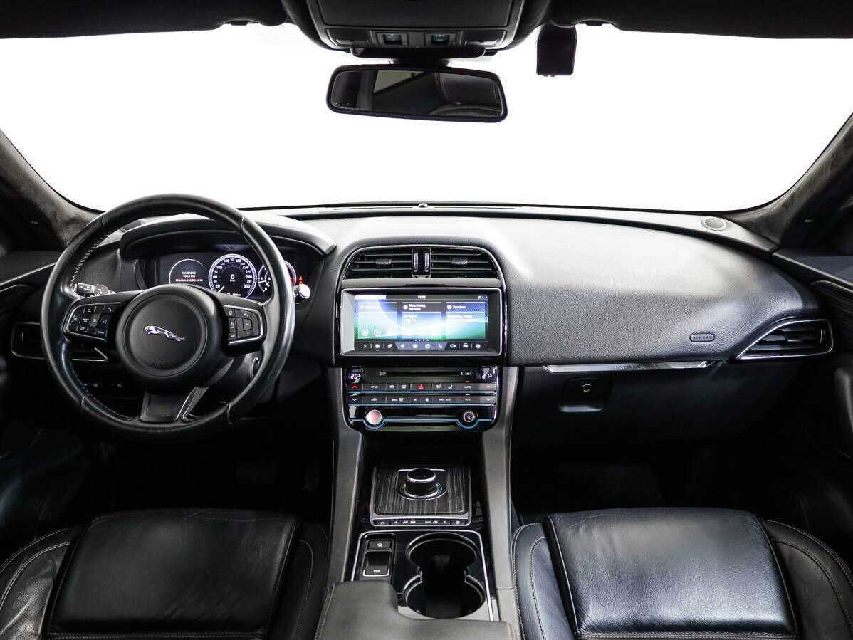 Купить Jaguar F-Pace с пробегом. Фото: #9