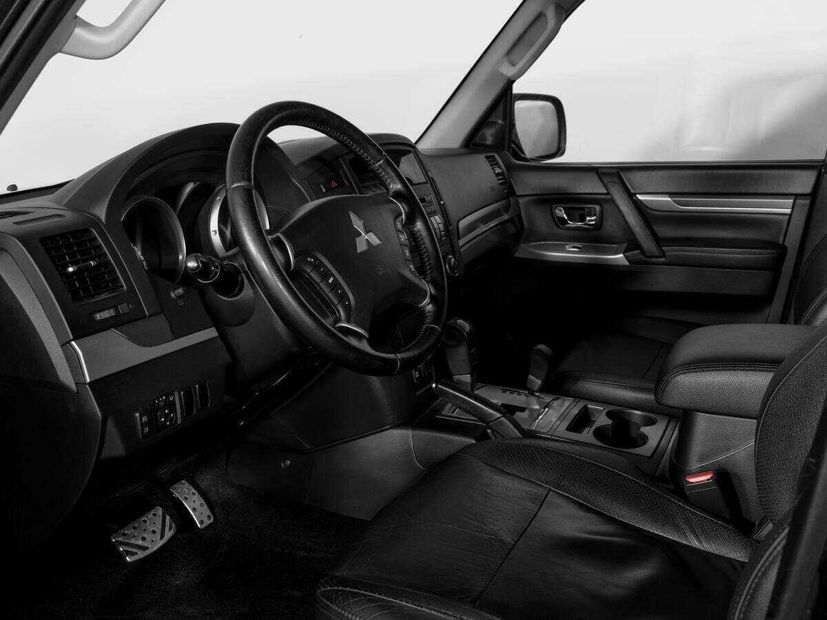 Купить Mitsubishi Pajero с пробегом. Фото: #15