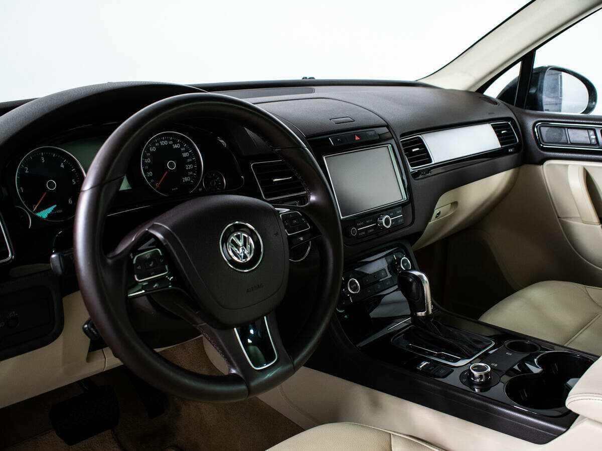 Купить Volkswagen Touareg с пробегом. Фото: #10