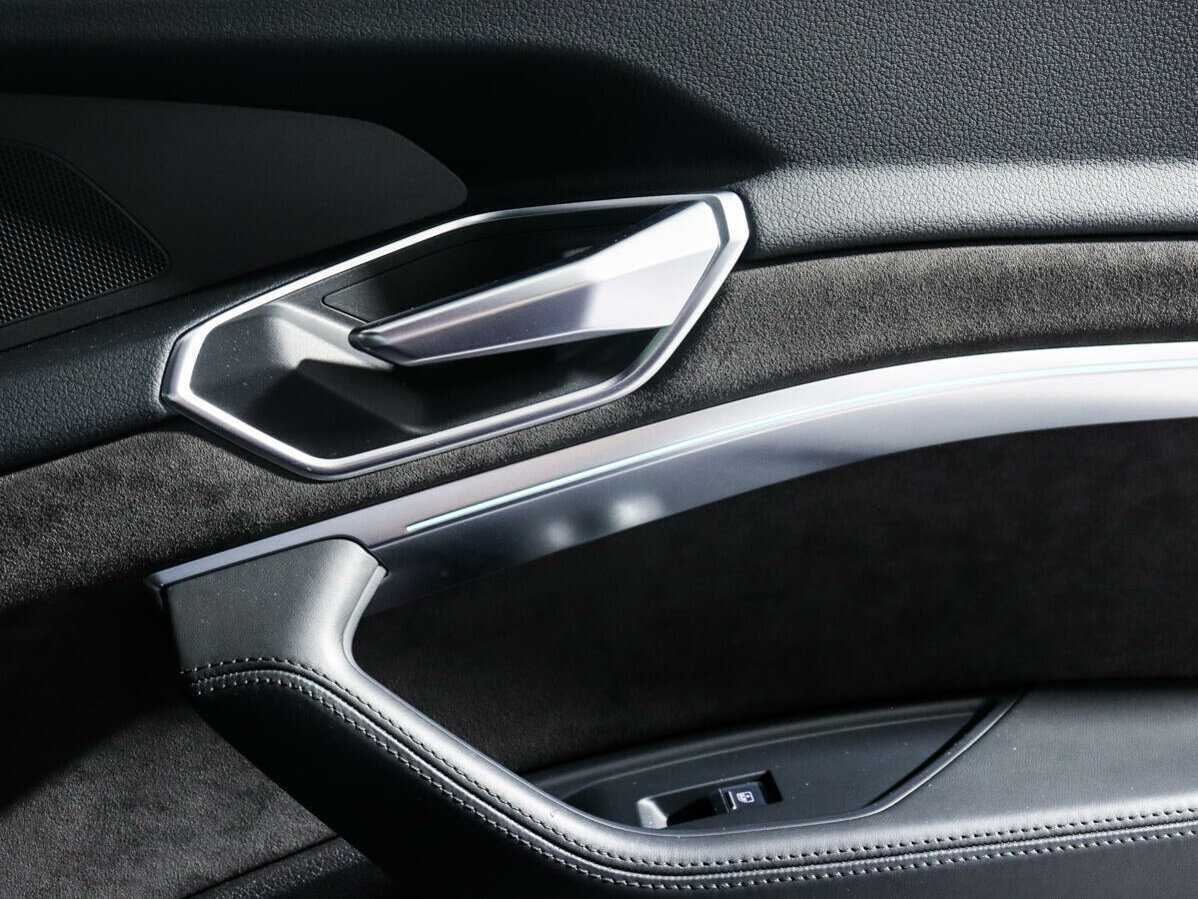 Купить Audi e-tron с пробегом. Фото: #10