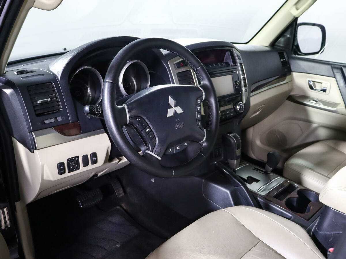 Купить Mitsubishi Pajero с пробегом. Фото: #11