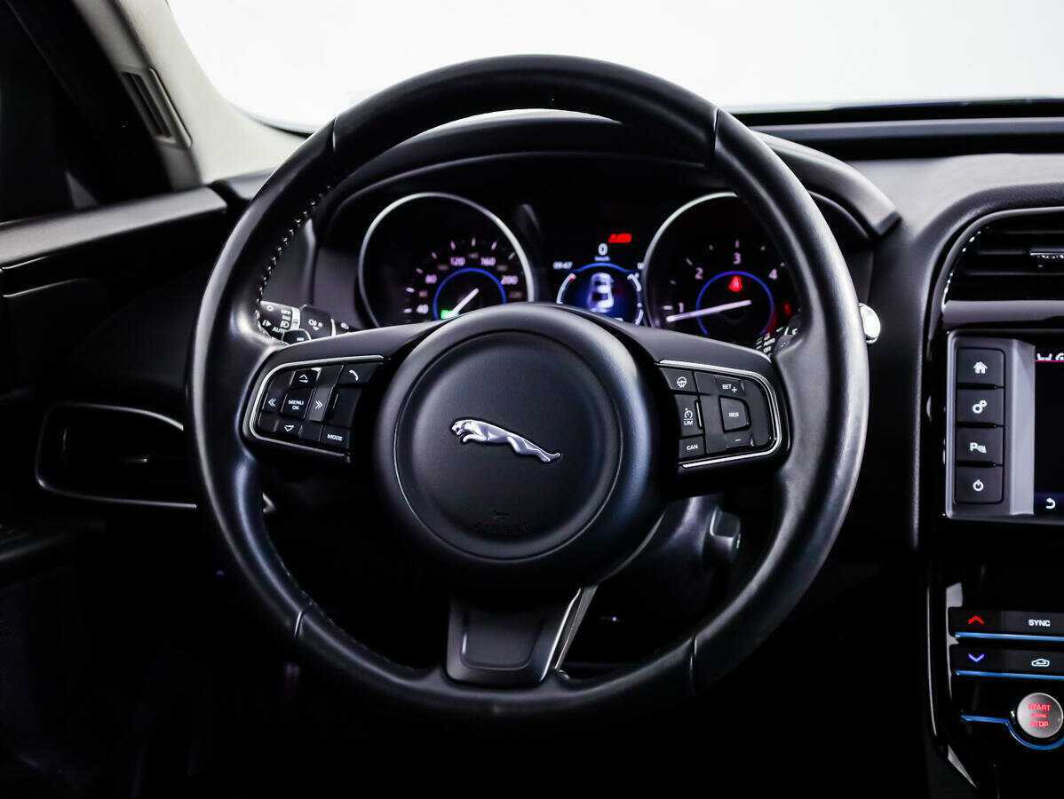 Купить Jaguar XE с пробегом. Фото: #10