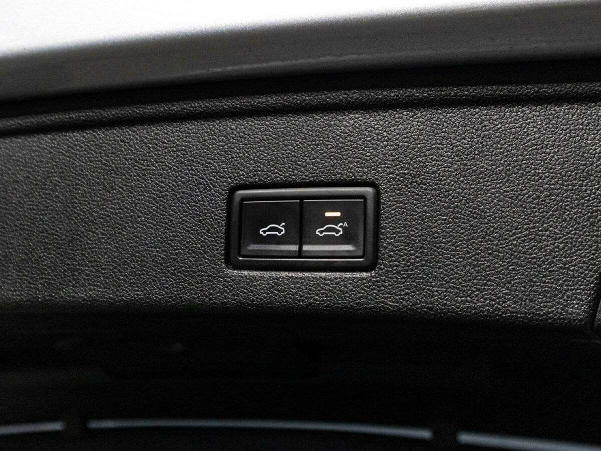 Купить Volkswagen Touareg с пробегом. Фото: #33