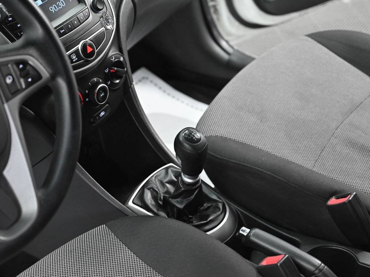 Купить Hyundai Solaris с пробегом. Фото: #10