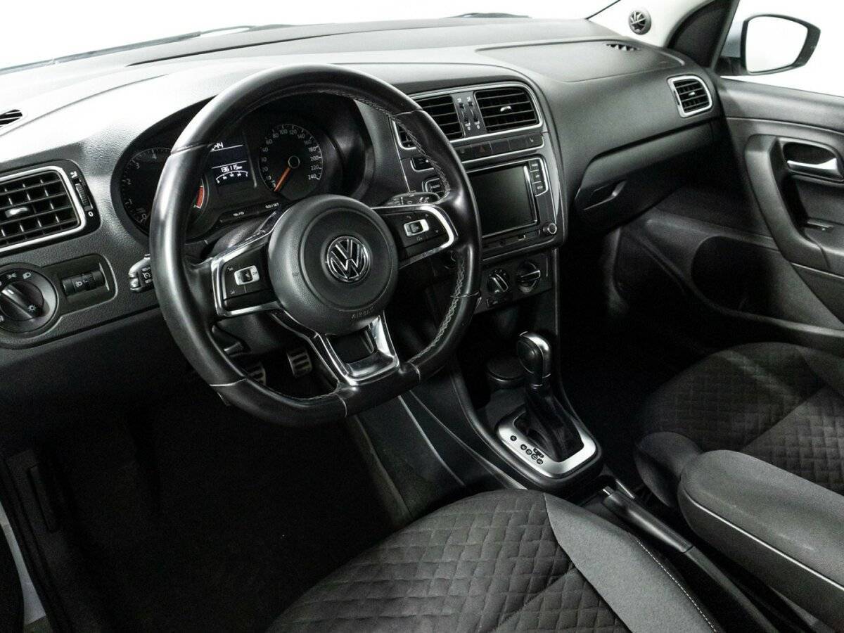 Купить Volkswagen Polo с пробегом. Фото: #10