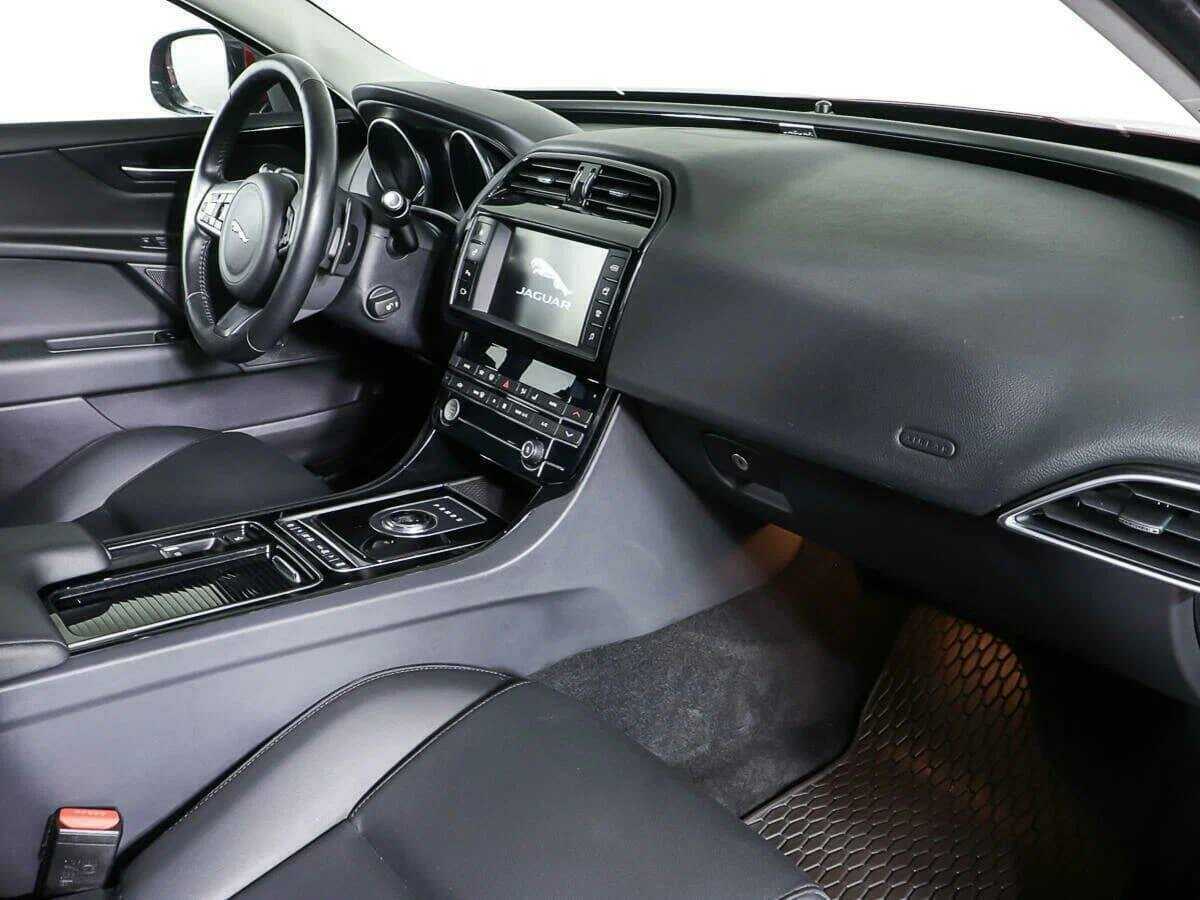Купить Jaguar XE с пробегом. Фото: #8