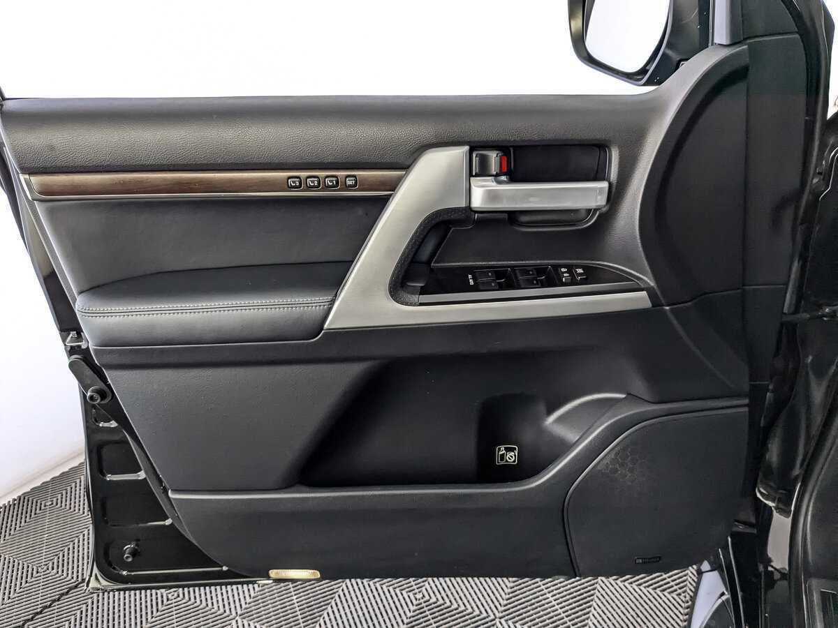 Купить Toyota Land Cruiser с пробегом. Фото: #18