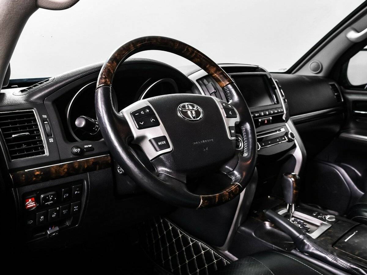 Купить Toyota Land Cruiser с пробегом. Фото: #11