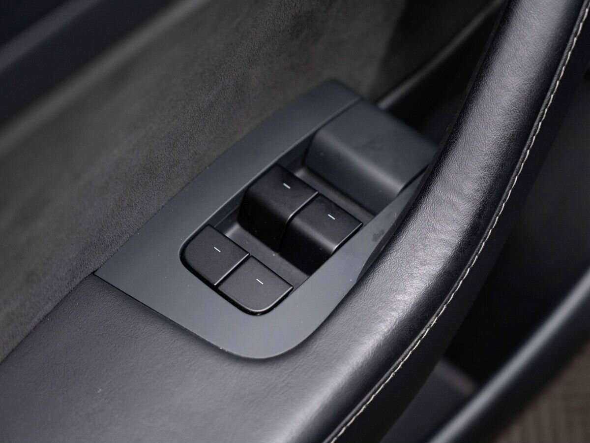 Купить Tesla Model 3 с пробегом. Фото: #16
