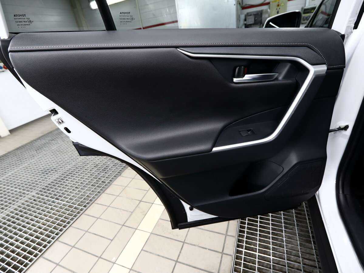 Купить Toyota RAV4 с пробегом. Фото: #11