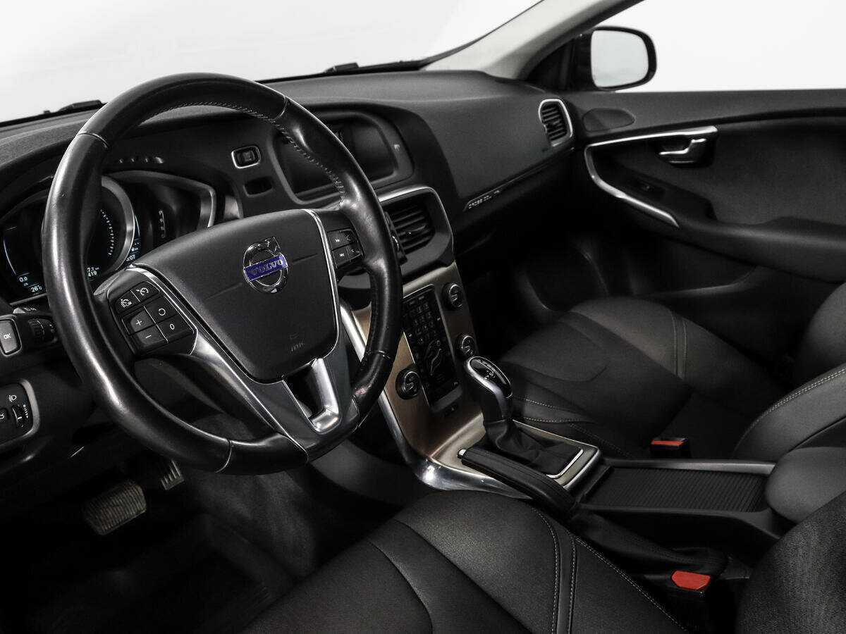 Купить Volvo V40 Cross Country с пробегом. Фото: #8