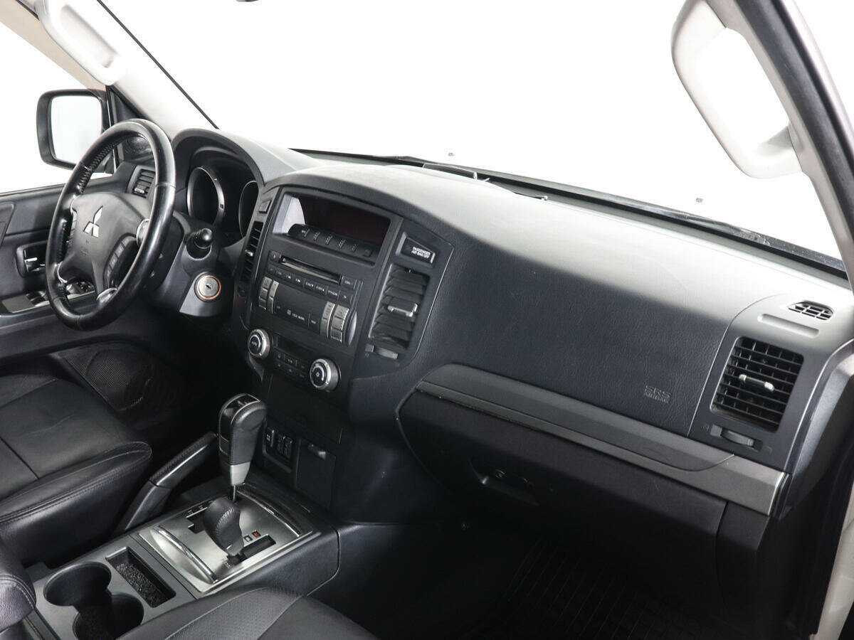 Купить Mitsubishi Pajero с пробегом. Фото: #9