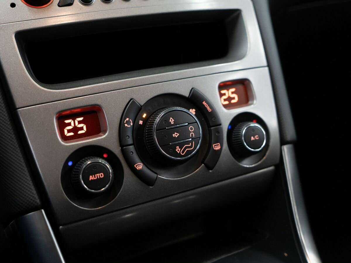 Купить Peugeot 308 с пробегом. Фото: #10