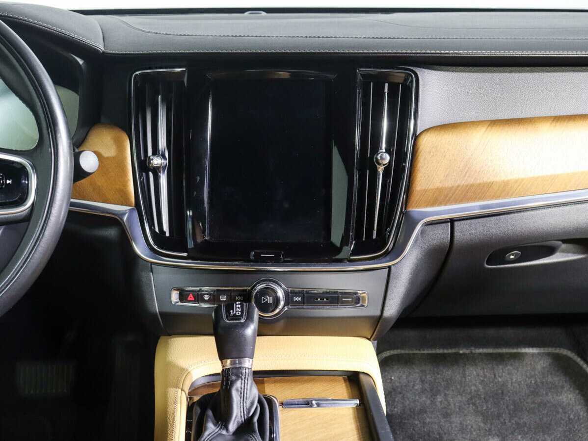 Купить Volvo S90 с пробегом. Фото: #9